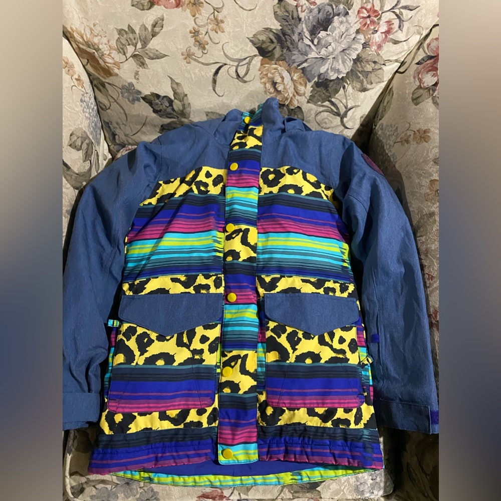 Girls size small Burton snow jacket. Worn 2-3 times only!